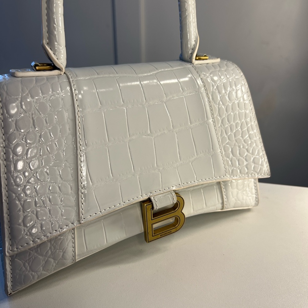 Hourglass bag